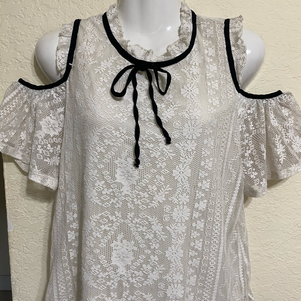 3 x $20 OR 2 x $15 - Cute laced shirt